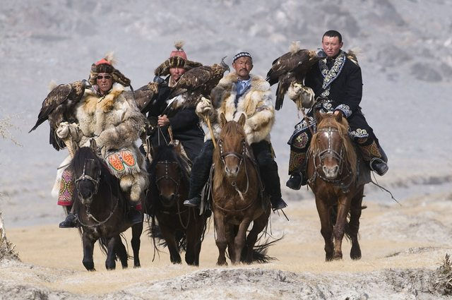 Nomads hunting with Golden Eagles in Western Mongolia 892 Nomads hunting with Golden Eagles in Western Mongolia 892