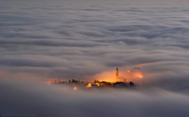 Village in the clouds 577