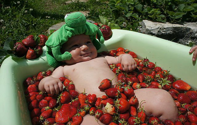 Strawberry bath 744
