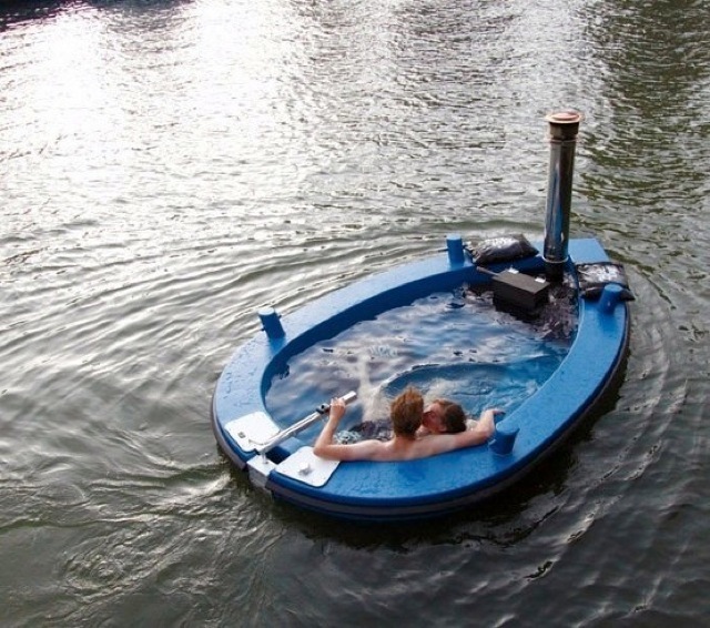 Hot tub boat 2367