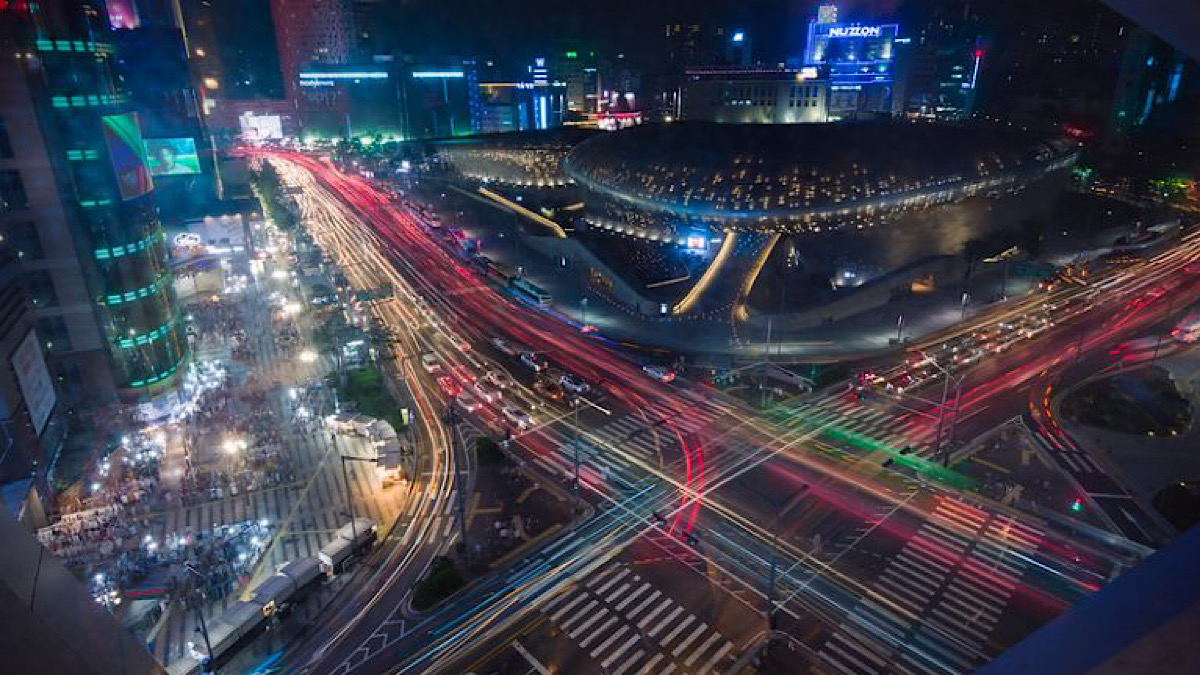 Seoul to expand network of poles to charge vehicles and drones