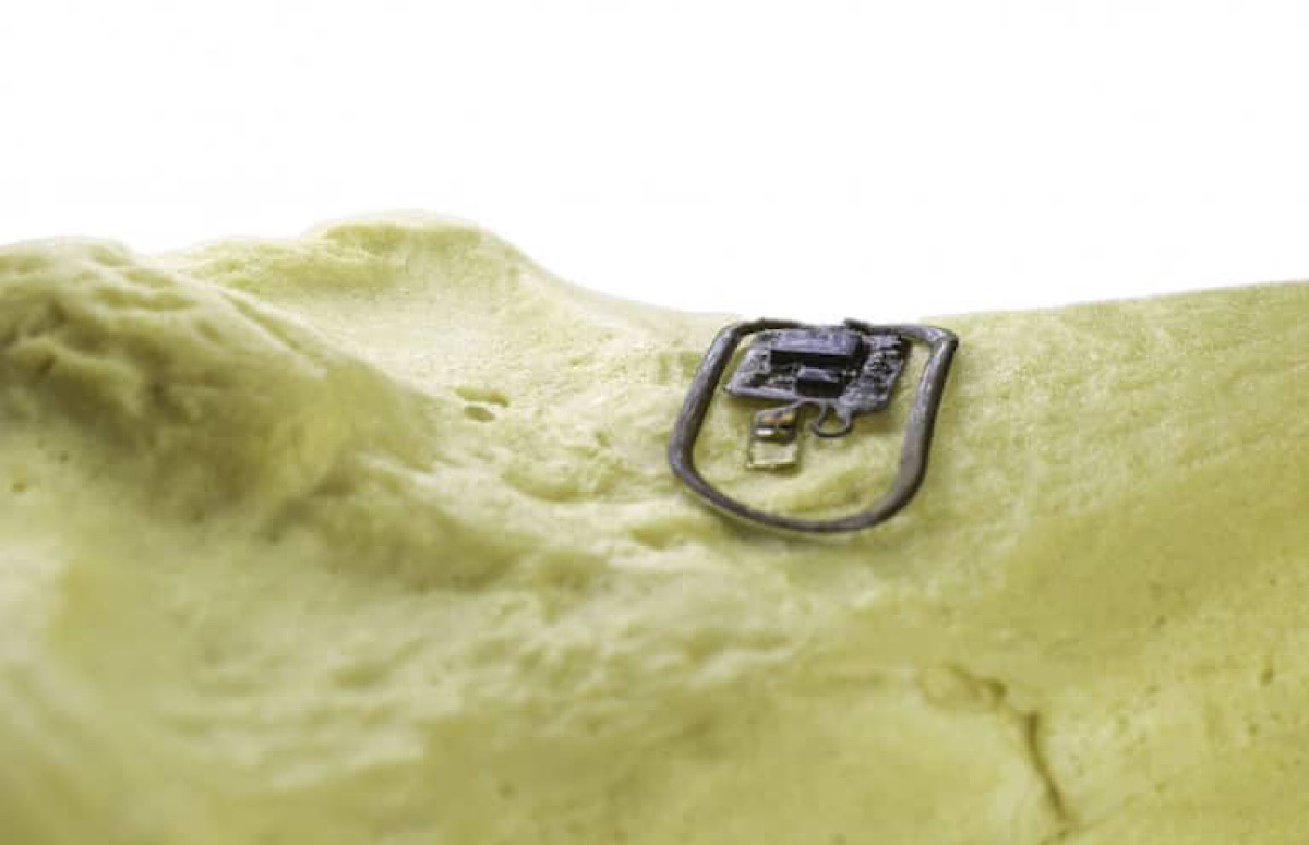 Researchers develop ultra-thin ‘computer on the bone’ using NFC for bone health monitoring
