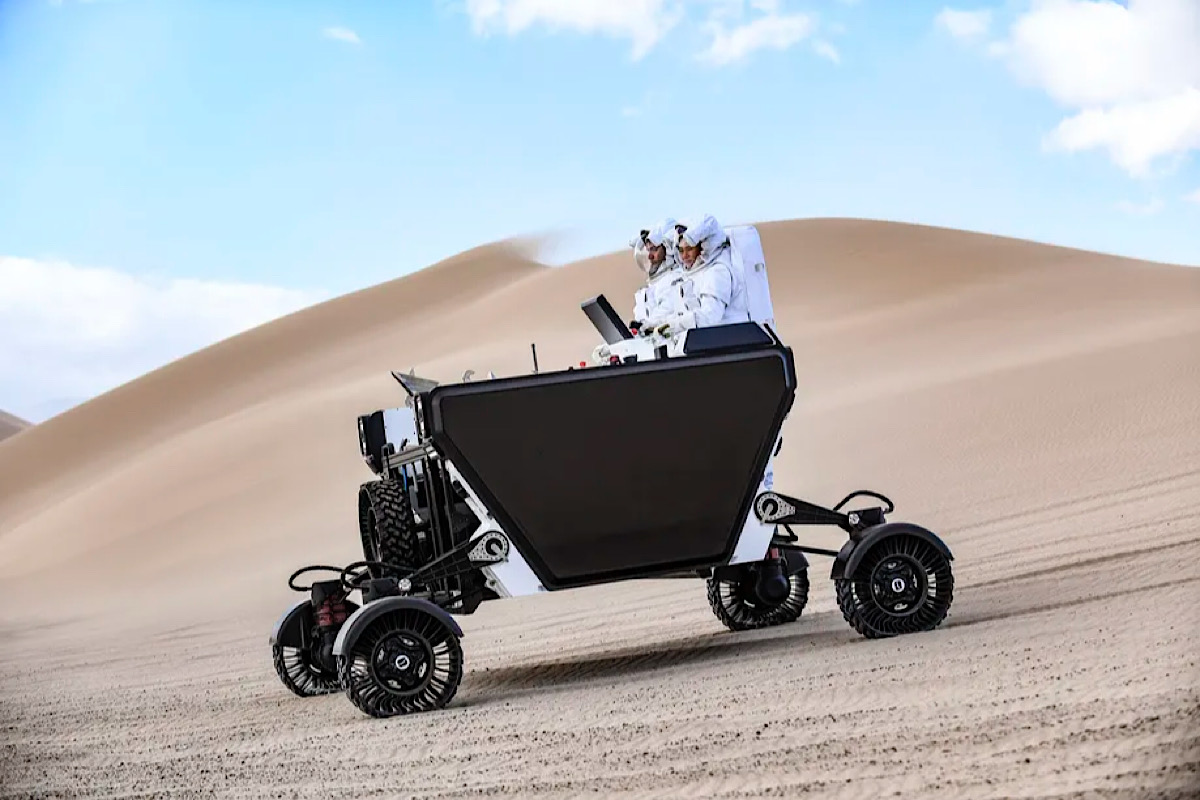 Aerospace startup reveals new modular lunar rover for carrying people and cargo on the Moon