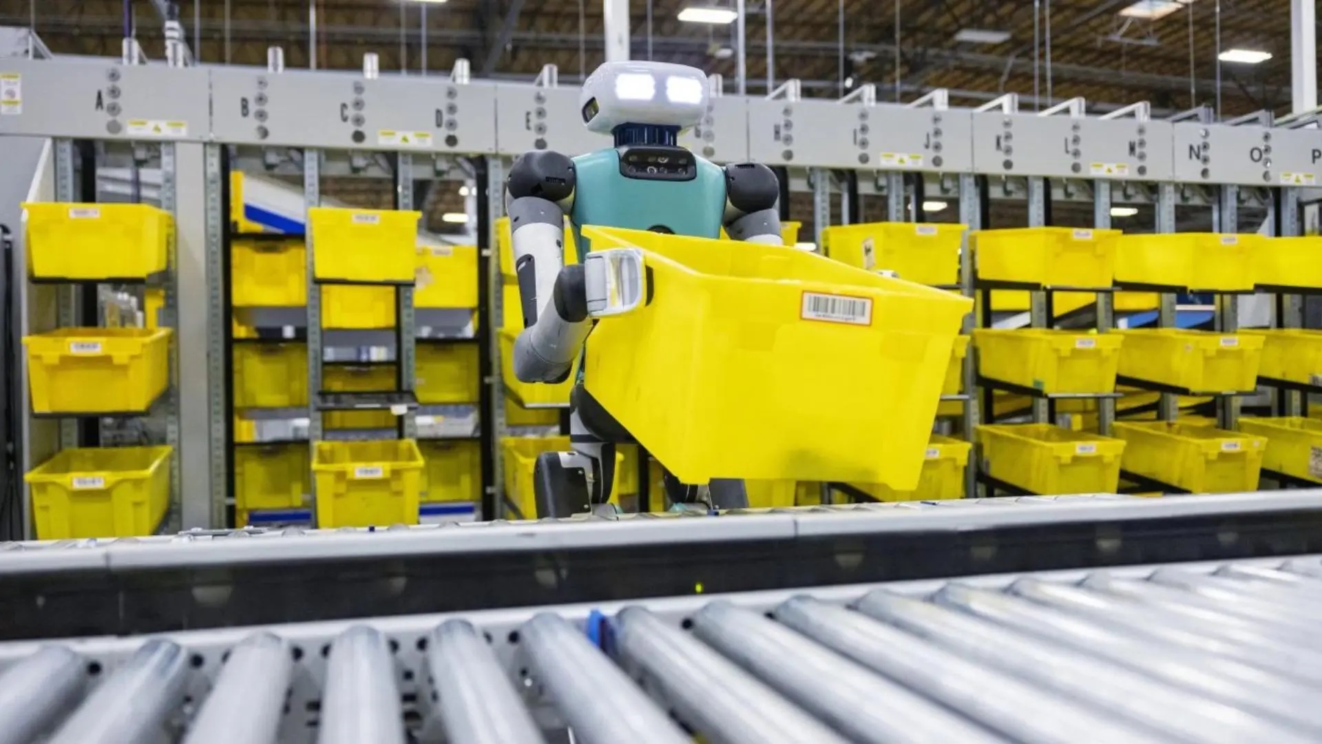 Amazon’s Robot Revolution: Enhancing Efficiency While Embracing Human Collaboration